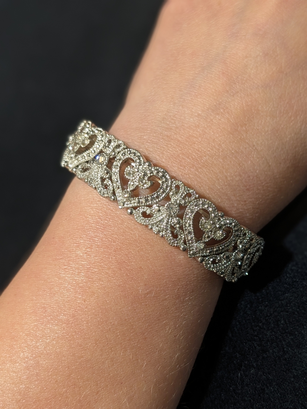 Elegant Crystal Heart Filigree Stretch Bracelet - Silver Tone
